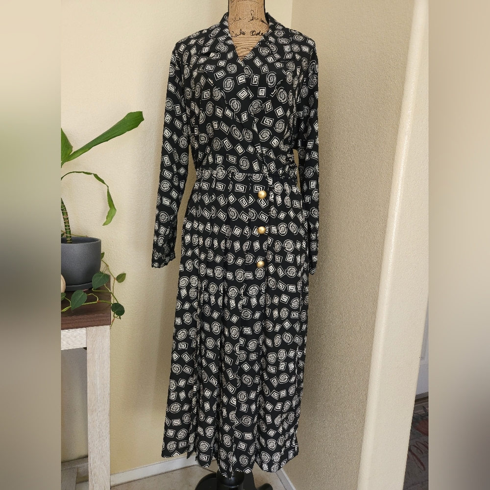 Leslie Fay Black and White Geometric Long Sleeve Dress